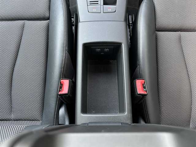 アウディ Ａ３ セダン 1.4TFSI スポーツ Sライン 佐賀県 2018(平30)年 2.9万km グレイシアホワイトメタリック Sライン/アダプティブクルーズコントロール/トラフィックジャム/アクティブレーンアシスト/サイドアシスト　/リアトラフィックアシスト/サイドアシスト/純正ナビ　/・バックカメラ　/・フルセグTV/BT/CD/DVD/ハーフレザーシート/シートヒーター/パワーシート/純正18インチAW/革巻きステアリング/パドルシフト/LEDヘッドライト/リアフォグランプ　/ETC2.0/スペアキー×１/取扱説明書/保証書