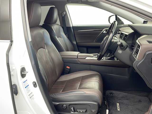 レクサス ＲＸ 450h バージョンL 兵庫県 2016(平28)年 7.7万km ソニッククォーツ ・純正12.3インチナビ&Bluetooth&CD/DVD&USB&TV/・パノラミックビューモニター/・ビルドインETC2.0/・レーダークルーズコントロール/・LEXUSsafety/・プリクラッシュセーフティ/・レーンディパーチャーアラート/・ブラインドスポットモニター/・リアクロストラフィックアラート/・クリアランスソナー/・純正ウッドコンビステアリング/・オートマチックハイビーム/・3眼LEDヘッドライト/・シーケンシャルターンランプ/・サンルーフ/・パワーバックドア/・前方ドライブレコーダー/・nanoe/・メモリーパワーシート（運転席・助手席）/・後席電動リクライニング/・セミアニリンレザーシート/・シートヒーター（運転席・助手席）/・エアシート（運転席・助手席）/・純正20インチアルミホイール/・W＋サイドエアバック/・カーテンエアバック/・スマートキー/・AACエアコン/・電動パーキングブレーキ/・オートブレーキホールド/・革巻きステアリング/・ステアリングスイッチ