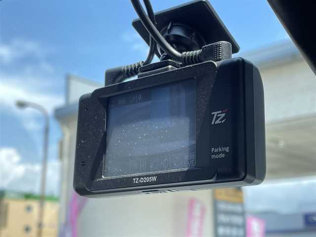 トヨタ ハイラックス Z GRスポーツ 大阪府 2024(令6)年 0.7万km プラチナホワイトパールマイカ ワンオーナー/純正８インチディスプレイオーディオ（ナビ機能付き）/BT/HDMI/USB/Miracast/360度カメラ/ハーフレザー/パワーシート/前後コーナーセンサー/追従機能付きクルーズコントロール/レーンキープアシスト/パドルシフト/ダウンヒルアシストコントロール/前後ドライブレコーダー/LEDヘッドライト/前後フォグランプ/社外フロアマット/純正AW/スペアキー/ETC/LADDER FRAME社製三つ折りトノカバー