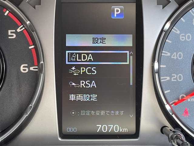トヨタ ハイラックス Z GRスポーツ 大阪府 2024(令6)年 0.7万km プラチナホワイトパールマイカ ワンオーナー/純正８インチディスプレイオーディオ（ナビ機能付き）/BT/HDMI/USB/Miracast/360度カメラ/ハーフレザー/パワーシート/前後コーナーセンサー/追従機能付きクルーズコントロール/レーンキープアシスト/パドルシフト/ダウンヒルアシストコントロール/前後ドライブレコーダー/LEDヘッドライト/前後フォグランプ/社外フロアマット/純正AW/スペアキー/ETC/LADDER FRAME社製三つ折りトノカバー