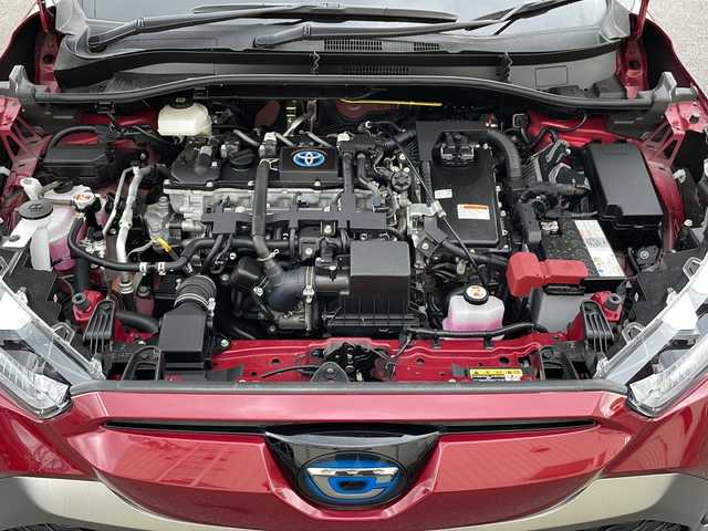 トヨタ カローラ クロス ハイブリッド Z 道北・旭川 2023(令5)年 1.2万km センシュアルレッドマイカ ・4WD/・寒冷地仕様/・禁煙車/・純正ディスプレイオーディオ/　BT/USB/・バックカメラ/・ハンズフリー電動リアゲート/・前席シートヒーター/・ハンドルヒーター/・純正エンジンスターター/・トヨタセーフティセンス/　レーンキープアシスト/　PCS/PKSB/RSA/　レーダークルーズコントロール/・オートライト/・オートマチックハイビーム/・革巻きステアリング/・ステアリングスイッチ/・ミラーヒーター/・パワーシート/・LEDヘッドライト/フォグランプ/・ハーフレザー/・純正フロアマット/・ドアバイザー/・保証書/・スペアキー