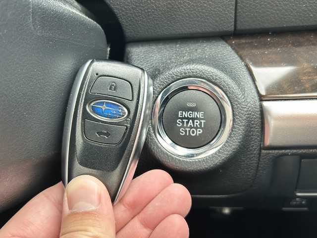 スバル レガシィ Ｂ４ ベース 岐阜県 2015(平27)年 5.2万km アイスシルバーメタリック /ワンオーナー//メーカー純正ナビ/(BT/フルセグTV/FM/AM/USB)//アイサイト/(全車速追従機能付クルーズコントロール)/(プリクラッシュブレーキ)/(アクティブレーンキープ)/(車線逸脱抑制機能)/(車線逸脱警報)/(ふらつき警報)/(AT誤発進抑制制御)/(後退飛び出し抑制)//ドラレコ前後//ETC//シートヒーター//オートライト//バックカメラ//USB電源//マルチインフォメーションディスプレイ//スペアキー×1//純正フロアマット//ドアバイザー//取説//保証書