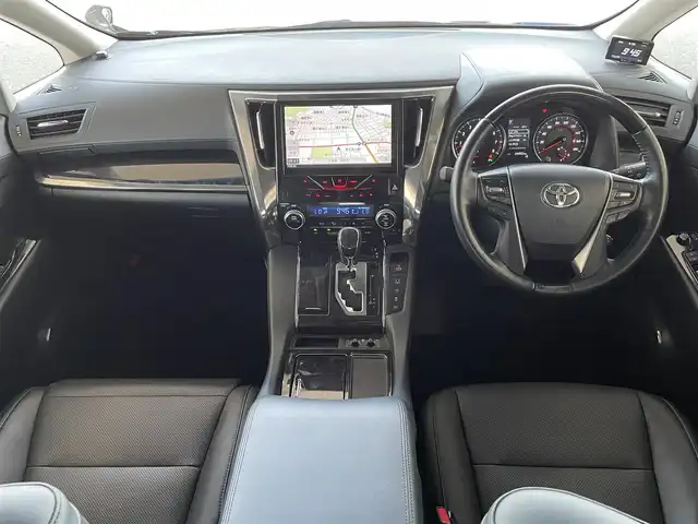 トヨタ ヴェルファイア ZG 道東・釧路十勝 2018(平30)年 2.4万km ブラック ４WD/Toyota Safety Sense/・PCS（プリクラッシュセーフティ）/・緊急時操舵支援/・レーンディパーチャーアラート/・ロードサインアシスト/・ドライバー異常時対応システム/・プロアクティブドライビングアシスト/・オートマチックハイビーム/・アダプティブハイビームシステム/・レーダークルーズコントロール/・先行車発進告知機能/社外メモリーナビ/（CD/DVD/BT)/フルセグTV/バックカメラ/両側パワースライドドア/パワーバックドア/クルーズコントロール/LEDオートライト/LEDフォグランプ/革シート/シートヒーター/パワーシート/エアシート/シートメモリ/純正室内カーテンセット/ステアリングヒーター/ステアリングスイッチ/電動オットマン/オートエアコン/アイドリングストップ/100V充電/電動化駆動ミラー/デジタルインナーミラー/スマートキー/社外ヒッチメンバー/ヘッドレストモニター/社外AW18インチ付きスタットレスタイヤ積込
