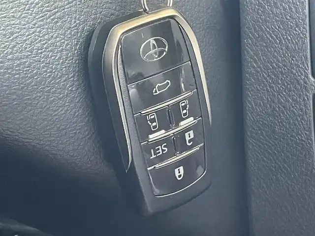 トヨタ ヴェルファイア ZG 道東・釧路十勝 2018(平30)年 2.4万km ブラック ４WD/Toyota Safety Sense/・PCS（プリクラッシュセーフティ）/・緊急時操舵支援/・レーンディパーチャーアラート/・ロードサインアシスト/・ドライバー異常時対応システム/・プロアクティブドライビングアシスト/・オートマチックハイビーム/・アダプティブハイビームシステム/・レーダークルーズコントロール/・先行車発進告知機能/社外メモリーナビ/（CD/DVD/BT)/フルセグTV/バックカメラ/両側パワースライドドア/パワーバックドア/クルーズコントロール/LEDオートライト/LEDフォグランプ/革シート/シートヒーター/パワーシート/エアシート/シートメモリ/純正室内カーテンセット/ステアリングヒーター/ステアリングスイッチ/電動オットマン/オートエアコン/アイドリングストップ/100V充電/電動化駆動ミラー/デジタルインナーミラー/スマートキー/社外ヒッチメンバー/ヘッドレストモニター/社外AW18インチ付きスタットレスタイヤ積込