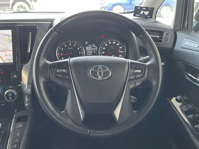 トヨタ ヴェルファイア ZG 道東・釧路十勝 2018(平30)年 2.4万km ブラック ４WD/Toyota Safety Sense/・PCS（プリクラッシュセーフティ）/・緊急時操舵支援/・レーンディパーチャーアラート/・ロードサインアシスト/・ドライバー異常時対応システム/・プロアクティブドライビングアシスト/・オートマチックハイビーム/・アダプティブハイビームシステム/・レーダークルーズコントロール/・先行車発進告知機能/社外メモリーナビ/（CD/DVD/BT)/フルセグTV/バックカメラ/両側パワースライドドア/パワーバックドア/クルーズコントロール/LEDオートライト/LEDフォグランプ/革シート/シートヒーター/パワーシート/エアシート/シートメモリ/純正室内カーテンセット/ステアリングヒーター/ステアリングスイッチ/電動オットマン/オートエアコン/アイドリングストップ/100V充電/電動化駆動ミラー/デジタルインナーミラー/スマートキー/社外ヒッチメンバー/ヘッドレストモニター/社外AW18インチ付きスタットレスタイヤ積込