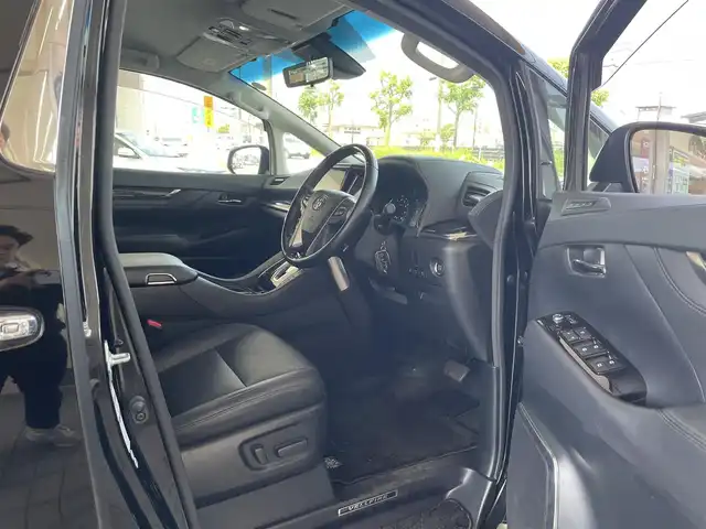 トヨタ ヴェルファイア ZG 道東・釧路十勝 2018(平30)年 2.4万km ブラック ４WD/Toyota Safety Sense/・PCS（プリクラッシュセーフティ）/・緊急時操舵支援/・レーンディパーチャーアラート/・ロードサインアシスト/・ドライバー異常時対応システム/・プロアクティブドライビングアシスト/・オートマチックハイビーム/・アダプティブハイビームシステム/・レーダークルーズコントロール/・先行車発進告知機能/社外メモリーナビ/（CD/DVD/BT)/フルセグTV/バックカメラ/両側パワースライドドア/パワーバックドア/クルーズコントロール/LEDオートライト/LEDフォグランプ/革シート/シートヒーター/パワーシート/エアシート/シートメモリ/純正室内カーテンセット/ステアリングヒーター/ステアリングスイッチ/電動オットマン/オートエアコン/アイドリングストップ/100V充電/電動化駆動ミラー/デジタルインナーミラー/スマートキー/社外ヒッチメンバー/ヘッドレストモニター/社外AW18インチ付きスタットレスタイヤ積込