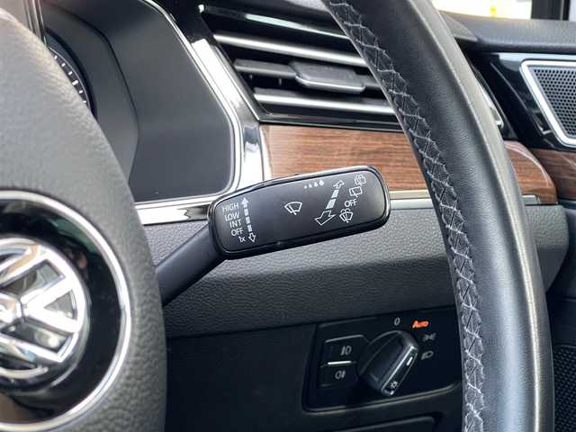 フォルクスワーゲン パサート ヴァリアント TDI ハイライン 山梨県 2018(平30)年 5.3万km 青 テクノロジーP/３６０カメラ/LEDヘッドライト/パイロットアシスト/純正ナビ/フルセグ/ACC/LKA/BSA/黒革/シートヒーター/オートホールド/ETC2。0/パワーバックドア