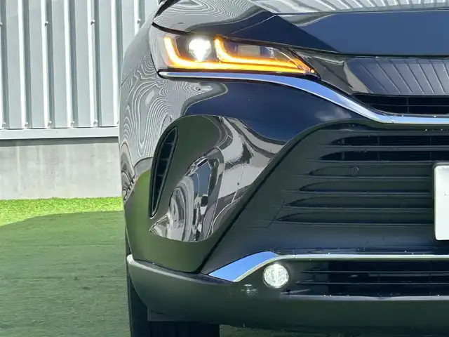 トヨタ ハリアー Z 香川県 2020(令2)年 3.3万km プレシャスブラックパール 12.3型ディスプレイオーディオ（コネクティッドナビ付）/【AM/FM/Bluetooth/フルセグ】/JBLスピーカー/ブラインドスポットモニター/ヘッドアップディスプレイ/アラウンドビューモニター/ディスプレイオーディオ/クリアランスソナー(前後)/トヨタセーフティセンス/→プリクラッシュセーフティ（衝突被害軽減ブレーキ）/→レーンディパーチャーアラート（車線逸脱警報）/→レーントレーシングアシスト（車線中央維持支援）/→レーダークルーズコントロール（全車速追従機能付き）/→オートマチックハイビーム/ETC2.0（ビルトイン）/デジタルインナーミラー/パーキングサポートブレーキ/ステアリングリモコン/LEDオートライト/フォグランプ/パワーシート（運転席/助手席）/電動格納ミラー（ウィンカー付）/純正19インチアルミホイール/純正フロアマット/スマートキー