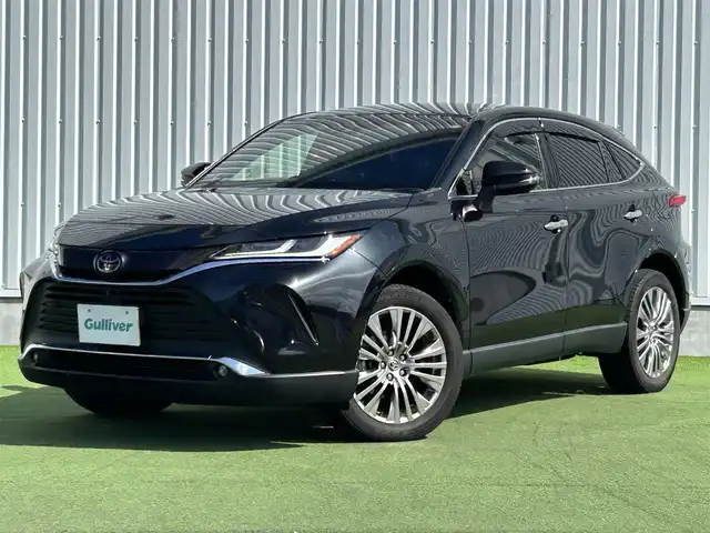 トヨタ ハリアー Z 香川県 2020(令2)年 3.3万km プレシャスブラックパール 12.3型ディスプレイオーディオ（コネクティッドナビ付）/【AM/FM/Bluetooth/フルセグ】/JBLスピーカー/ブラインドスポットモニター/ヘッドアップディスプレイ/アラウンドビューモニター/ディスプレイオーディオ/クリアランスソナー(前後)/トヨタセーフティセンス/→プリクラッシュセーフティ（衝突被害軽減ブレーキ）/→レーンディパーチャーアラート（車線逸脱警報）/→レーントレーシングアシスト（車線中央維持支援）/→レーダークルーズコントロール（全車速追従機能付き）/→オートマチックハイビーム/ETC2.0（ビルトイン）/デジタルインナーミラー/パーキングサポートブレーキ/ステアリングリモコン/LEDオートライト/フォグランプ/パワーシート（運転席/助手席）/電動格納ミラー（ウィンカー付）/純正19インチアルミホイール/純正フロアマット/スマートキー