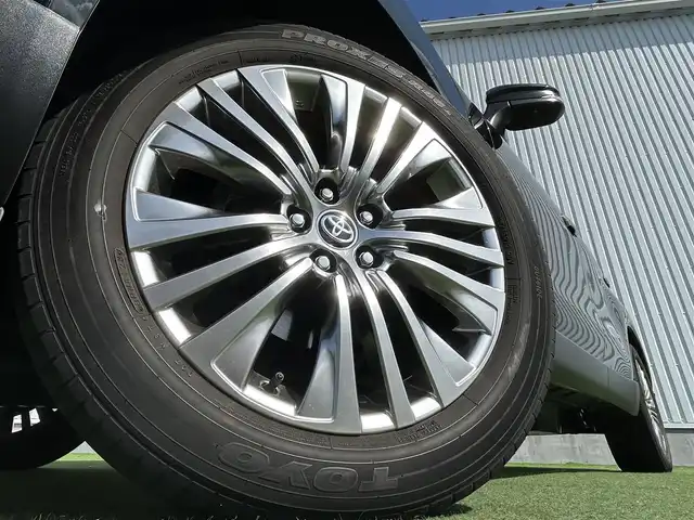トヨタ ハリアー Z 香川県 2020(令2)年 3.3万km プレシャスブラックパール 12.3型ディスプレイオーディオ（コネクティッドナビ付）/【AM/FM/Bluetooth/フルセグ】/JBLスピーカー/ブラインドスポットモニター/ヘッドアップディスプレイ/アラウンドビューモニター/ディスプレイオーディオ/クリアランスソナー(前後)/トヨタセーフティセンス/→プリクラッシュセーフティ（衝突被害軽減ブレーキ）/→レーンディパーチャーアラート（車線逸脱警報）/→レーントレーシングアシスト（車線中央維持支援）/→レーダークルーズコントロール（全車速追従機能付き）/→オートマチックハイビーム/ETC2.0（ビルトイン）/デジタルインナーミラー/パーキングサポートブレーキ/ステアリングリモコン/LEDオートライト/フォグランプ/パワーシート（運転席/助手席）/電動格納ミラー（ウィンカー付）/純正19インチアルミホイール/純正フロアマット/スマートキー