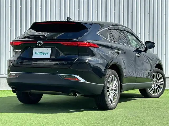 トヨタ ハリアー Z 香川県 2020(令2)年 3.3万km プレシャスブラックパール 12.3型ディスプレイオーディオ（コネクティッドナビ付）/【AM/FM/Bluetooth/フルセグ】/JBLスピーカー/ブラインドスポットモニター/ヘッドアップディスプレイ/アラウンドビューモニター/ディスプレイオーディオ/クリアランスソナー(前後)/トヨタセーフティセンス/→プリクラッシュセーフティ（衝突被害軽減ブレーキ）/→レーンディパーチャーアラート（車線逸脱警報）/→レーントレーシングアシスト（車線中央維持支援）/→レーダークルーズコントロール（全車速追従機能付き）/→オートマチックハイビーム/ETC2.0（ビルトイン）/デジタルインナーミラー/パーキングサポートブレーキ/ステアリングリモコン/LEDオートライト/フォグランプ/パワーシート（運転席/助手席）/電動格納ミラー（ウィンカー付）/純正19インチアルミホイール/純正フロアマット/スマートキー