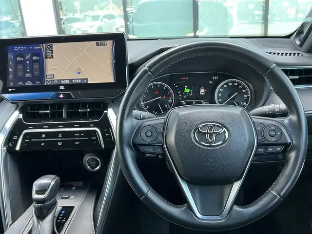トヨタ ハリアー Z 香川県 2020(令2)年 3.3万km プレシャスブラックパール 12.3型ディスプレイオーディオ（コネクティッドナビ付）/【AM/FM/Bluetooth/フルセグ】/JBLスピーカー/ブラインドスポットモニター/ヘッドアップディスプレイ/アラウンドビューモニター/ディスプレイオーディオ/クリアランスソナー(前後)/トヨタセーフティセンス/→プリクラッシュセーフティ（衝突被害軽減ブレーキ）/→レーンディパーチャーアラート（車線逸脱警報）/→レーントレーシングアシスト（車線中央維持支援）/→レーダークルーズコントロール（全車速追従機能付き）/→オートマチックハイビーム/ETC2.0（ビルトイン）/デジタルインナーミラー/パーキングサポートブレーキ/ステアリングリモコン/LEDオートライト/フォグランプ/パワーシート（運転席/助手席）/電動格納ミラー（ウィンカー付）/純正19インチアルミホイール/純正フロアマット/スマートキー