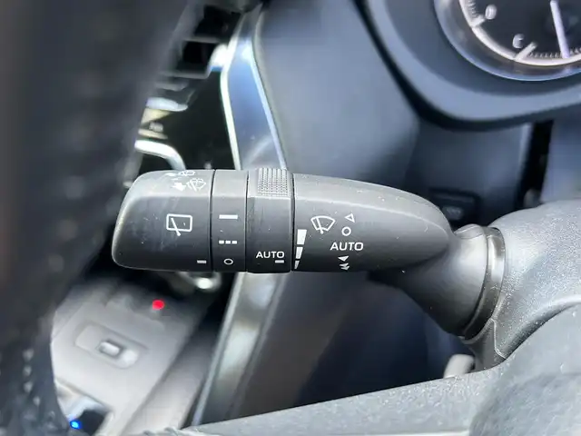 トヨタ ハリアー Z 香川県 2020(令2)年 3.3万km プレシャスブラックパール 12.3型ディスプレイオーディオ（コネクティッドナビ付）/【AM/FM/Bluetooth/フルセグ】/JBLスピーカー/ブラインドスポットモニター/ヘッドアップディスプレイ/アラウンドビューモニター/ディスプレイオーディオ/クリアランスソナー(前後)/トヨタセーフティセンス/→プリクラッシュセーフティ（衝突被害軽減ブレーキ）/→レーンディパーチャーアラート（車線逸脱警報）/→レーントレーシングアシスト（車線中央維持支援）/→レーダークルーズコントロール（全車速追従機能付き）/→オートマチックハイビーム/ETC2.0（ビルトイン）/デジタルインナーミラー/パーキングサポートブレーキ/ステアリングリモコン/LEDオートライト/フォグランプ/パワーシート（運転席/助手席）/電動格納ミラー（ウィンカー付）/純正19インチアルミホイール/純正フロアマット/スマートキー