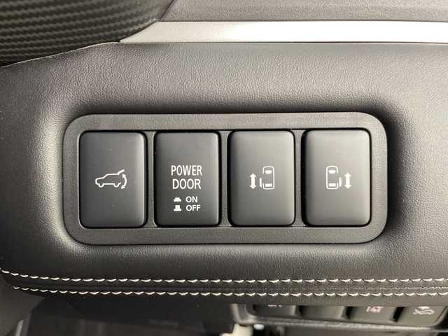 三菱 デリカＤ：５ シャモニー 新潟県 2025(令7)年 0.1千km グラファイトグレーメタリック/ブラックマイカ 4WD/全方位モニター/衝突被害軽減ブレーキ/レーダークルーズコントロール/レーンキープアシスト/ブラインドスポットモニター/パワーバックドア/ハーフレザーシート/前席シートヒーター/D席パワーシート/両側パワースライドドア/アイドリングストップ/LEDヘッドライト/横滑り防止装置/オートマチックハイビーム/オートライト/ステアリングヒーター/パドルシフト/レザーステアリング