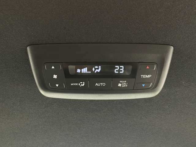 ホンダ ステップワゴン スパーダ 秋田県 2025(令7)年 0.1千km プラチナホワイトパール 4WD/両側パワースライドドア/パワーバックドア/ハーフレザーシート/ターボ/ホンダセンシング/衝突軽減ブレーキ/誤発進抑制機能/後方誤発進抑制機能/近距離衝突軽減ブレーキ/歩行者事故低減ステアリング/路外逸脱抑制機能/アダプティブクルーズコントロール/車線維持支援システム/トラフィックジャムアシスト/先行車発進お知らせ機能/標識認識機能/パーキングセンサーシステム/急アクセル抑制機能/ブラインドスポットインフォメーション/後退出庫サポート/Honda パーキングパイロット/ドライバー注意力モニター/横滑り防止装置/アイドリングストップ/ワイパーデアイサー/ステアリングリモコン/前席シートヒーター/ドアミラーヒーター/空気清浄機（ナノイー）/LEDヘッドライト/オートライト/オートハイビーム/アダプティブドライビングビーム/ヘッドライトレベライザー/革巻きステアリング/プッシュスタート/スマートキー/スペアキー/純正アルミホイール
