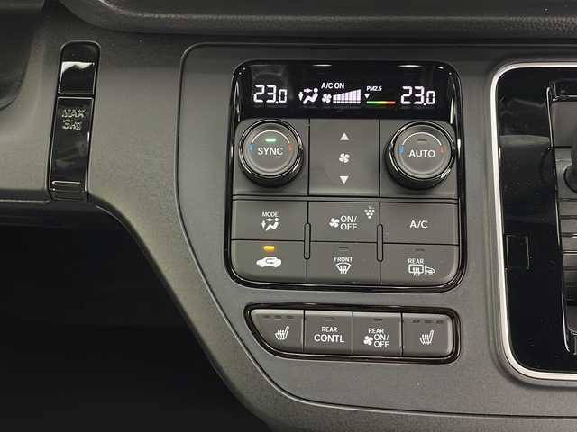 ホンダ ステップワゴン スパーダ 秋田県 2025(令7)年 0.1千km プラチナホワイトパール 4WD/両側パワースライドドア/パワーバックドア/ハーフレザーシート/ターボ/ホンダセンシング/衝突軽減ブレーキ/誤発進抑制機能/後方誤発進抑制機能/近距離衝突軽減ブレーキ/歩行者事故低減ステアリング/路外逸脱抑制機能/アダプティブクルーズコントロール/車線維持支援システム/トラフィックジャムアシスト/先行車発進お知らせ機能/標識認識機能/パーキングセンサーシステム/急アクセル抑制機能/ブラインドスポットインフォメーション/後退出庫サポート/Honda パーキングパイロット/ドライバー注意力モニター/横滑り防止装置/アイドリングストップ/ワイパーデアイサー/ステアリングリモコン/前席シートヒーター/ドアミラーヒーター/空気清浄機（ナノイー）/LEDヘッドライト/オートライト/オートハイビーム/アダプティブドライビングビーム/ヘッドライトレベライザー/革巻きステアリング/プッシュスタート/スマートキー/スペアキー/純正アルミホイール
