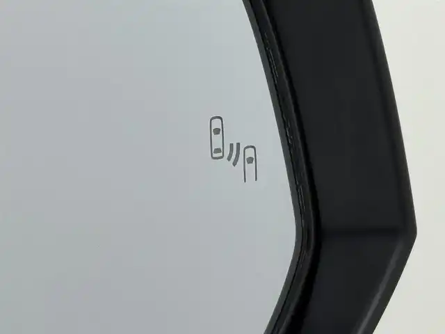 トヨタ ＲＡＶ４ G 福岡県 2022(令4)年 1.8万km ホワイトパールクリスタルシャイン サンルーフ　/ＲＯＷＥＮフルエアロ／ＡＷ／マフラー／ハンドル　/キャッツアイテールランプ　/アルパインデジタルルームミラー　/アルパイン前後ドラレコ　/ビルトインETC　/アルパインビッグＸナビ　/全方位カメラ　/レーダークルコン　/コーナーセンサー　/セーフティセンス　/衝突軽減ブレーキ　/レーンキープ　/ブラインドスポットモニター　/ＰＫＳＢ　/シートベンチレーション／ヒーター　/ステアリングヒーター　/パワーバックドア/ＬＥＤヘッドライト　/車高調