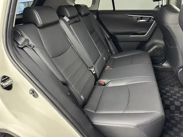 トヨタ ＲＡＶ４ G 福岡県 2022(令4)年 1.8万km ホワイトパールクリスタルシャイン サンルーフ　/ＲＯＷＥＮフルエアロ／ＡＷ／マフラー／ハンドル　/キャッツアイテールランプ　/アルパインデジタルルームミラー　/アルパイン前後ドラレコ　/ビルトインETC　/アルパインビッグＸナビ　/全方位カメラ　/レーダークルコン　/コーナーセンサー　/セーフティセンス　/衝突軽減ブレーキ　/レーンキープ　/ブラインドスポットモニター　/ＰＫＳＢ　/シートベンチレーション／ヒーター　/ステアリングヒーター　/パワーバックドア/ＬＥＤヘッドライト　/車高調