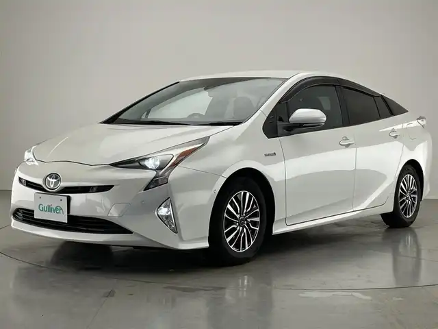 トヨタ プリウス A 愛知県 2016(平28)年 6.4万km ホワイトパールクリスタルシャイン 純正９型ナビ　HUD　追従クルコン　セーフティセンス　禁煙　フルセグTV　DVD　Bluetooth　ETC　バックカメラ　車線逸脱　衝突軽減　LEDライト　フォグランプ　コーナーセンサー　純正マット