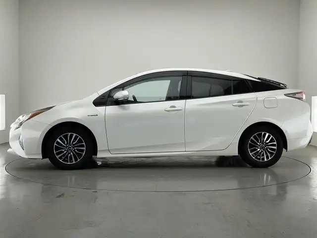 トヨタ プリウス A 愛知県 2016(平28)年 6.4万km ホワイトパールクリスタルシャイン 純正９型ナビ　HUD　追従クルコン　セーフティセンス　禁煙　フルセグTV　DVD　Bluetooth　ETC　バックカメラ　車線逸脱　衝突軽減　LEDライト　フォグランプ　コーナーセンサー　純正マット