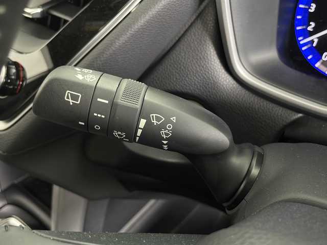 トヨタ カローラ クロス ハイブリッド Z 愛知県 2023(令5)年 2.2万km プラチナホワイトパールマイカ /禁煙車//E-Four//純正9インチディスプレイオーディオ//フルセグTV//ビルトインETC2.0//バックカメラ//社外前後ドライブレコーダー(TZ-DR210)//電動パノラマルーフ//トヨタセーフティセンス//プリクラッシュセーフティ//レーントレーシングアシスト//レーダークルーズ//アダプティブハイビーム//ロードサインアシスト//ブラインドスポットモニター//パーキングサポートブレーキ//先行車発進告知//Bi-Beam LEDヘッドライト//オートライト//シーケンシャルウィンカー//LEDフォグランプ//ルーフレール//ハンズフリーパワーバックドア//本革+ファブリックコンビシート//運転席パワーシート//前席シートヒーター//社外フロアマット//純正ドアバイザー//革巻きステアリング//ステアリングスイッチ//プッシュスタート//電動格納ミラーウィンカー//電子パーキングブレーキ//ブレーキホールド//スペアキー