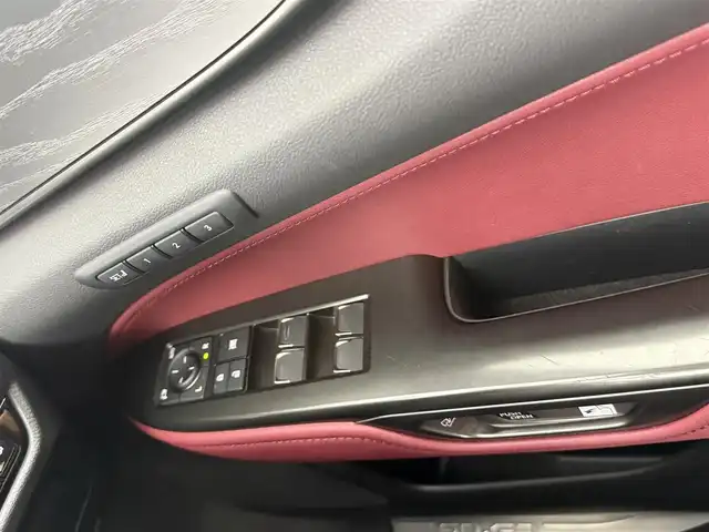 レクサス ＮＸ 450h+ バージョンL 愛知県 2022(令4)年 5.6万km ソニッククォーツ レクサスセーフティー＋/　・プリクラッシュ/　・レーダークルーズコントロール/　・ブラインドスポットモニター/　・レーンキープアシスト/サンルーフ/純正ナビ/・Bluetooth/・フルセグTV/・AppleCarPlay/・AndroidAuto/前後ドライブレコーダー/ETC2.0/デジタルインナーミラー/パノラミックビューモニター/ベンチレーション/全席シートヒーター/パワーシート/パドルシフト/純正２０インチAW