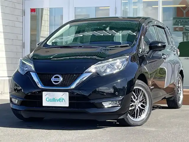 日産 ノート e－パワーX FOUR Vセレ 道央・札幌 2020(令2)年 7.7万km スーパーブラック ・パートタイム4WD/・純正ナビ（DVD&CD&BT&フルセグ）/・電動格納ミラー/・ウインカーミラー/・ドアバイザー/・プッシュスタート/・アラウンドビュー/・エマージェンシーブレーキ/・ETC2.0/・フォグランプ/・オートライト/・ハイビームアシスト/・レーンキープアシスト/・デジタルインナーミラー/・踏み間違い衝突防止アシスト