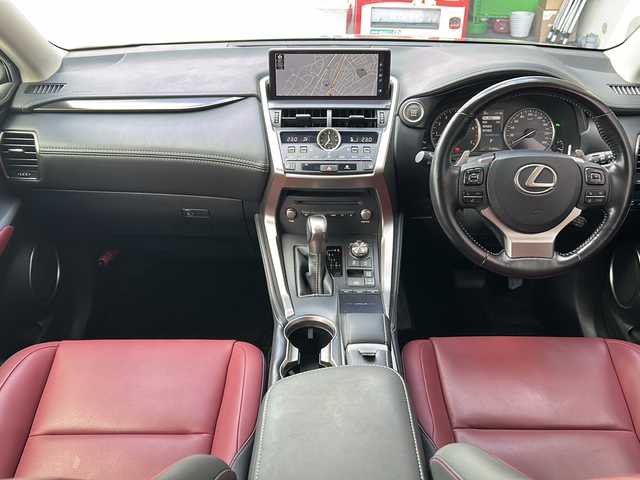 レクサス ＮＸ 300 Iパッケージ 広島県 2019(令1)年 7.2万km マーキュリーグレーマイカ 禁煙/純正ナビ/CD/DVD/Blu-ray/DTV/Bluetooth/バックカメラ/赤革シート/シートヒーター/パワーシート/メモリーシート/ステアリングスイッチ/ステアリングヒーター/パワーバックドア/三眼LEDオートライト/オートハイビーム/ビルトインETC2.0/純正18インチアルミホイール/クリアランスソナー/BSM/スマートキー/プッシュスタート