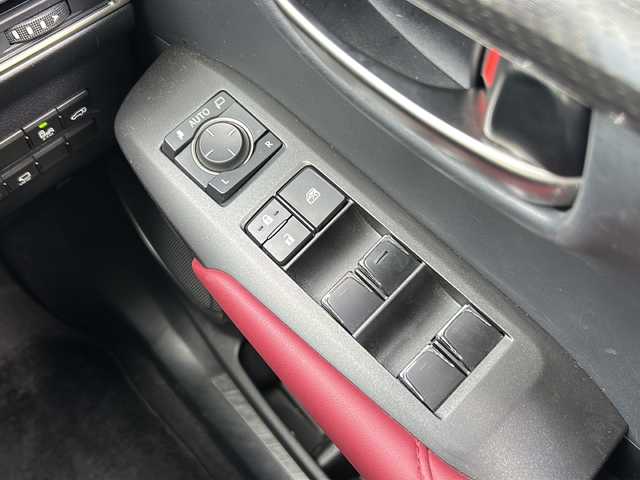 レクサス ＮＸ 300 Iパッケージ 広島県 2019(令1)年 7.2万km マーキュリーグレーマイカ 禁煙/純正ナビ/CD/DVD/Blu-ray/DTV/Bluetooth/バックカメラ/赤革シート/シートヒーター/パワーシート/メモリーシート/ステアリングスイッチ/ステアリングヒーター/パワーバックドア/三眼LEDオートライト/オートハイビーム/ビルトインETC2.0/純正18インチアルミホイール/クリアランスソナー/BSM/スマートキー/プッシュスタート