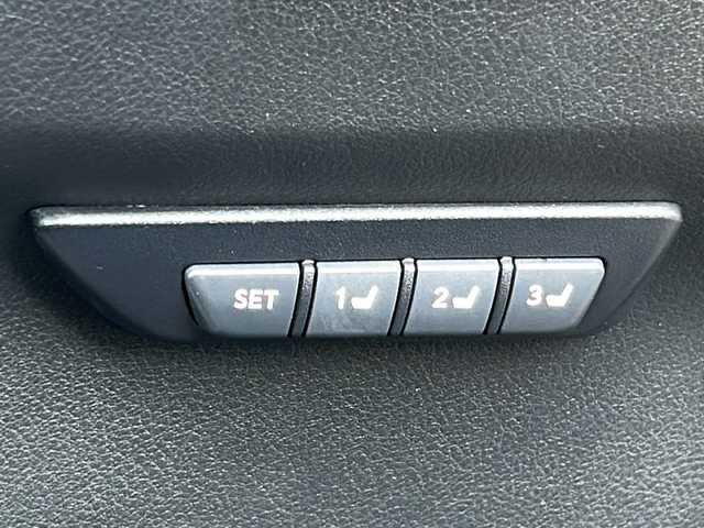 レクサス ＮＸ 300 Iパッケージ 広島県 2019(令1)年 7.2万km マーキュリーグレーマイカ 禁煙/純正ナビ/CD/DVD/Blu-ray/DTV/Bluetooth/バックカメラ/赤革シート/シートヒーター/パワーシート/メモリーシート/ステアリングスイッチ/ステアリングヒーター/パワーバックドア/三眼LEDオートライト/オートハイビーム/ビルトインETC2.0/純正18インチアルミホイール/クリアランスソナー/BSM/スマートキー/プッシュスタート