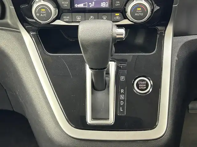 日産 セレナ ハイウェイスター Vセレクション 大阪府 2018(平30)年 4.1万km ダイヤモンドブラック 純正SDナビ　MM3170-W/【BT/フルセグテレビ/DVD]/社外15インチフリップダウンモニター/全方位カメラ/ハンズフリースライドドア/両側パワースライドドア/衝突被害軽減システム/横滑り防止装置/クルーズコントロール/コーナーセンサー前後/アイドリングストップ/オートライト/純正16インチアルミホイール/純正フロアマット/スペアキー
