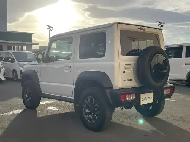 スズキ ジムニー シエラ JC 東京都 2025(令7)年 0.8万km ピュアホワイトP ワンオーナー/４ＷＤ/ディスプレイオーディオ/ＡＭ／ＦＭ／Ｂｌｕｅｔｏｏｔｈ/バックカメラ/衝突軽減ブレーキ/ヒルディセントコントロール/デュアルセンサーブレーキ/クルーズコントロール/ＥＴＣ/ドライブレコーダー