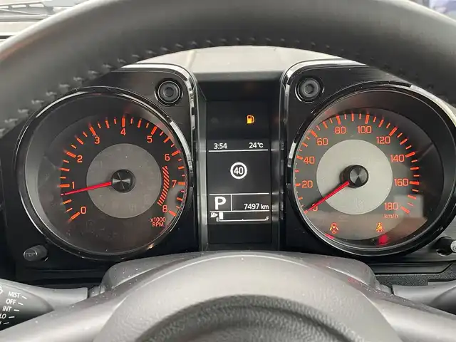 スズキ ジムニー シエラ JC 東京都 2025(令7)年 0.8万km ピュアホワイトP ワンオーナー/４ＷＤ/ディスプレイオーディオ/ＡＭ／ＦＭ／Ｂｌｕｅｔｏｏｔｈ/バックカメラ/衝突軽減ブレーキ/ヒルディセントコントロール/デュアルセンサーブレーキ/クルーズコントロール/ＥＴＣ/ドライブレコーダー