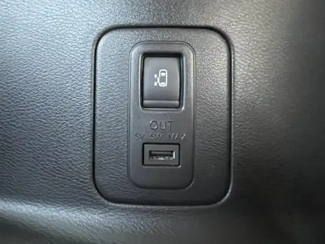 日産 セレナ ライダー プロパイロット E 栃木県 2017(平29)年 12.7万km ダイヤモンドブラック (株)IDOMが運営する【じしゃロン宇都宮店】の自社ローン専用車両になります。こちらは現金またはオートローンご利用時の価格です。自社ローンご希望の方は別途その旨お申付け下さい/社外ナビ/両側パワースライドドア/フリップダウンモニター/バックカメラ/プロパイロット/スマートキー/スペアキー/ＬＥＤヘッドライト/オートライト/フルセグ/Ｂｌｕｅｔｏｏｔｈ