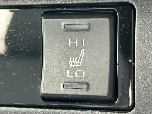 トヨタ ＲＡＶ４ G Zパッケージ 道南・函館 2019(令1)年 7.2万km ホワイトパールクリスタルシャイン /純正SDナビ//フルセグTV//バックカメラ//純正エンジンスターター//ドライブレコーダー前後//ETC//デジタルインナーミラー//サンルーフ//パワーバックドア//運転席メモリー付パワーシート//前席シートヒーター//ライトグレー合皮シート//プリクラッシュセーフティ//ブラインドスポットモニター//クリアランスソナー//レーダークルーズコントロール//レーンディパーチャーアラート//LEDヘッドライト//オートライト//スマートキー//エンジンプッシュスタート