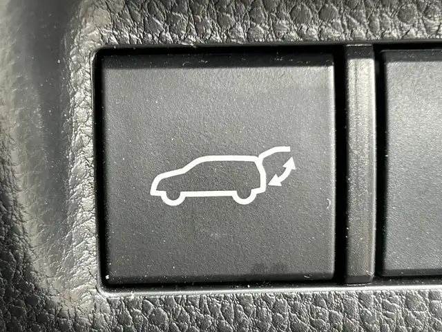 トヨタ ＲＡＶ４ G Zパッケージ 道南・函館 2019(令1)年 7.2万km ホワイトパールクリスタルシャイン /純正SDナビ//フルセグTV//バックカメラ//純正エンジンスターター//ドライブレコーダー前後//ETC//デジタルインナーミラー//サンルーフ//パワーバックドア//運転席メモリー付パワーシート//前席シートヒーター//ライトグレー合皮シート//プリクラッシュセーフティ//ブラインドスポットモニター//クリアランスソナー//レーダークルーズコントロール//レーンディパーチャーアラート//LEDヘッドライト//オートライト//スマートキー//エンジンプッシュスタート