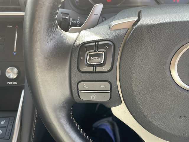 レクサス ＩＳ 300h バージョンL 香川県 2016(平28)年 6.7万km グラファイトブラックガラスフレーク プリクラッシュセーフティ/レーダークルーズコントロール/車線逸脱警報機能/オートマチックハイビーム/純正ナビゲーション/【AM/FM/フルセグ/BT/CD/DVD】/バックカメラ/ブラインドスポットモニター/ETC2.0 /パワーシート（運転席/助手席）/シートメモリー/シートヒーター/エアーシート/電動リアサンシェード/純正17インチアルミホイール/純正フロアマット/キセノンヘッドランプ/前後コーナーセンサー/横滑り防止装置 (VSC)。/スマートキー/プッシュスタート