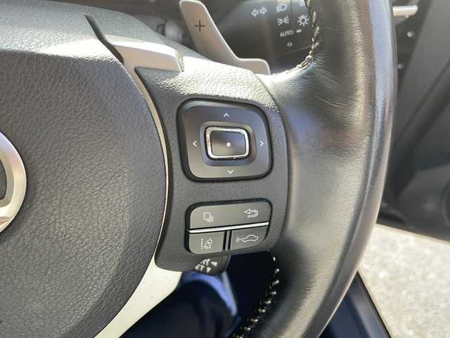 レクサス ＩＳ 300h バージョンL 香川県 2016(平28)年 6.7万km グラファイトブラックガラスフレーク プリクラッシュセーフティ/レーダークルーズコントロール/車線逸脱警報機能/オートマチックハイビーム/純正ナビゲーション/【AM/FM/フルセグ/BT/CD/DVD】/バックカメラ/ブラインドスポットモニター/ETC2.0 /パワーシート（運転席/助手席）/シートメモリー/シートヒーター/エアーシート/電動リアサンシェード/純正17インチアルミホイール/純正フロアマット/キセノンヘッドランプ/前後コーナーセンサー/横滑り防止装置 (VSC)。/スマートキー/プッシュスタート