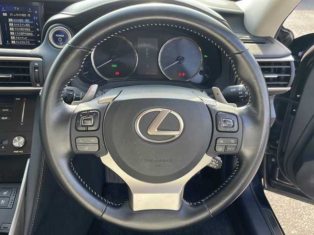 レクサス ＩＳ 300h バージョンL 香川県 2016(平28)年 6.7万km グラファイトブラックガラスフレーク プリクラッシュセーフティ/レーダークルーズコントロール/車線逸脱警報機能/オートマチックハイビーム/純正ナビゲーション/【AM/FM/フルセグ/BT/CD/DVD】/バックカメラ/ブラインドスポットモニター/ETC2.0 /パワーシート（運転席/助手席）/シートメモリー/シートヒーター/エアーシート/電動リアサンシェード/純正17インチアルミホイール/純正フロアマット/キセノンヘッドランプ/前後コーナーセンサー/横滑り防止装置 (VSC)。/スマートキー/プッシュスタート
