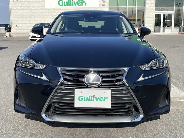 レクサス ＩＳ 300h バージョンL 香川県 2016(平28)年 6.7万km グラファイトブラックガラスフレーク プリクラッシュセーフティ/レーダークルーズコントロール/車線逸脱警報機能/オートマチックハイビーム/純正ナビゲーション/【AM/FM/フルセグ/BT/CD/DVD】/バックカメラ/ブラインドスポットモニター/ETC2.0 /パワーシート（運転席/助手席）/シートメモリー/シートヒーター/エアーシート/電動リアサンシェード/純正17インチアルミホイール/純正フロアマット/キセノンヘッドランプ/前後コーナーセンサー/横滑り防止装置 (VSC)。/スマートキー/プッシュスタート