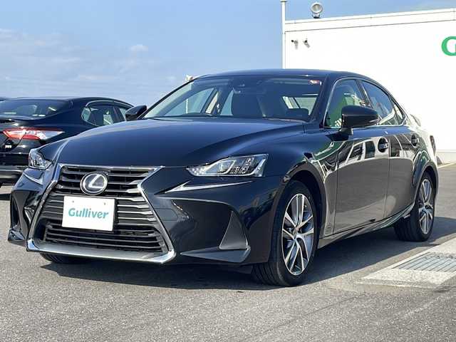 レクサス ＩＳ 300h バージョンL 香川県 2016(平28)年 6.7万km グラファイトブラックガラスフレーク プリクラッシュセーフティ/レーダークルーズコントロール/車線逸脱警報機能/オートマチックハイビーム/純正ナビゲーション/【AM/FM/フルセグ/BT/CD/DVD】/バックカメラ/ブラインドスポットモニター/ETC2.0 /パワーシート（運転席/助手席）/シートメモリー/シートヒーター/エアーシート/電動リアサンシェード/純正17インチアルミホイール/純正フロアマット/キセノンヘッドランプ/前後コーナーセンサー/横滑り防止装置 (VSC)。/スマートキー/プッシュスタート
