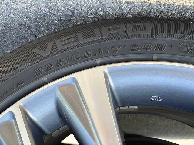 レクサス ＩＳ 300h バージョンL 香川県 2016(平28)年 6.7万km グラファイトブラックガラスフレーク プリクラッシュセーフティ/レーダークルーズコントロール/車線逸脱警報機能/オートマチックハイビーム/純正ナビゲーション/【AM/FM/フルセグ/BT/CD/DVD】/バックカメラ/ブラインドスポットモニター/ETC2.0 /パワーシート（運転席/助手席）/シートメモリー/シートヒーター/エアーシート/電動リアサンシェード/純正17インチアルミホイール/純正フロアマット/キセノンヘッドランプ/前後コーナーセンサー/横滑り防止装置 (VSC)。/スマートキー/プッシュスタート