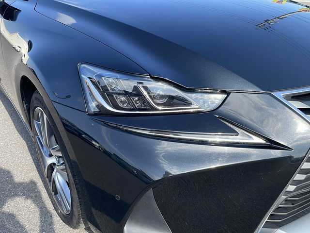 レクサス ＩＳ 300h バージョンL 香川県 2016(平28)年 6.7万km グラファイトブラックガラスフレーク プリクラッシュセーフティ/レーダークルーズコントロール/車線逸脱警報機能/オートマチックハイビーム/純正ナビゲーション/【AM/FM/フルセグ/BT/CD/DVD】/バックカメラ/ブラインドスポットモニター/ETC2.0 /パワーシート（運転席/助手席）/シートメモリー/シートヒーター/エアーシート/電動リアサンシェード/純正17インチアルミホイール/純正フロアマット/キセノンヘッドランプ/前後コーナーセンサー/横滑り防止装置 (VSC)。/スマートキー/プッシュスタート