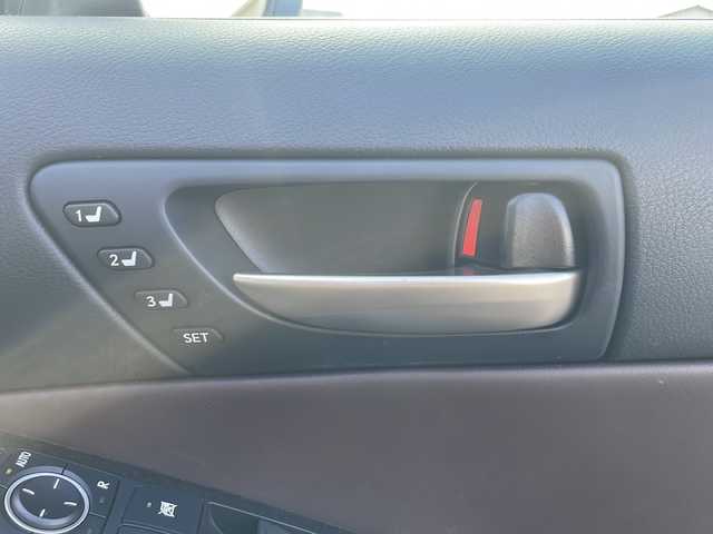 レクサス ＩＳ 300h バージョンL 香川県 2016(平28)年 6.7万km グラファイトブラックガラスフレーク プリクラッシュセーフティ/レーダークルーズコントロール/車線逸脱警報機能/オートマチックハイビーム/純正ナビゲーション/【AM/FM/フルセグ/BT/CD/DVD】/バックカメラ/ブラインドスポットモニター/ETC2.0 /パワーシート（運転席/助手席）/シートメモリー/シートヒーター/エアーシート/電動リアサンシェード/純正17インチアルミホイール/純正フロアマット/キセノンヘッドランプ/前後コーナーセンサー/横滑り防止装置 (VSC)。/スマートキー/プッシュスタート