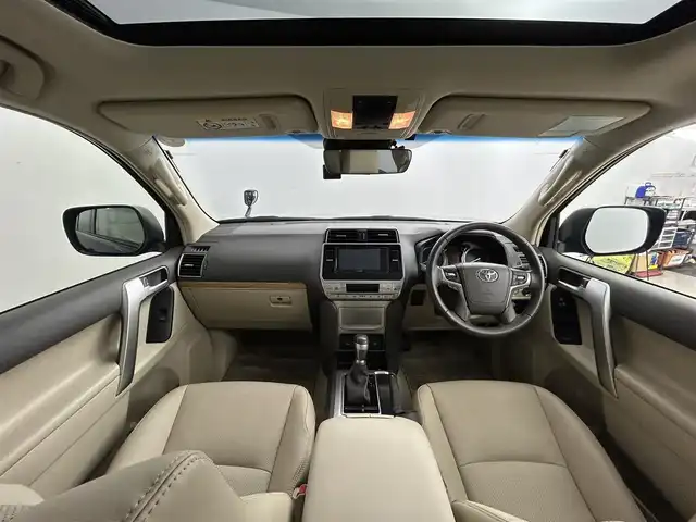 トヨタ ランドクルーザー プラド TX Lパッケージ 道央・札幌 2022(令4)年 1万km ブラック ・４WD/・寒冷地仕様/・サンルーフ/・モデリスタエアロ/・ケンウッド７V型SDナビ/　CD/DVD/SD/USB/BT/フルセグTV/　ステアリングスイッチ非連動/・バックカメラ/・ビルトインETC/・ドライブレコーダー（ADR300S）/・トヨタセーフティセンス/　PCS/PKSB/LDA/RSA/　クリアランスソナー/先行車発進告知/・アダプティブクルーズコントロール/・横滑り防止装置/・ABS/・オートマチックハイビーム/・オートライト/・LEDヘッドライト/・フォグランプ/・ドアミラーウィンカー/・オートリトラクタブルドアミラー/・レザーシート/・D+N席パワーシート/・D+N席シートヒーター＆ベンチレーション/・電動格納サードシート/・純正フロアマット/・純正１９インチAW/・プッシュスタート/・スマートキー/・保証書