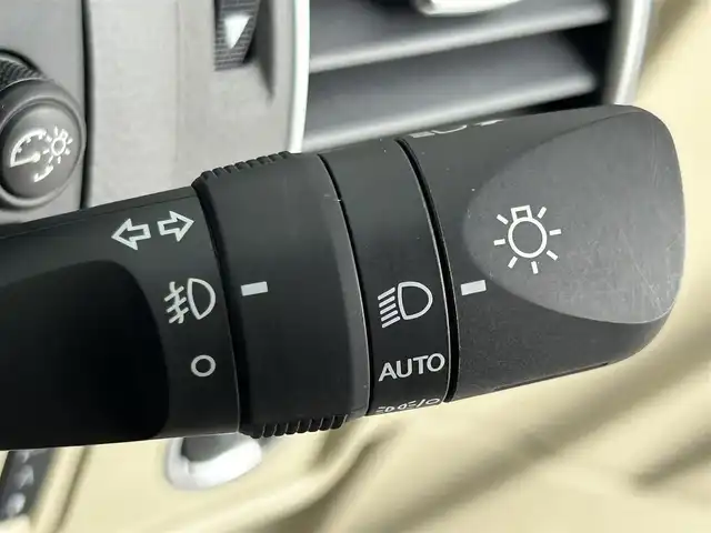 トヨタ ランドクルーザー プラド TX Lパッケージ 道央・札幌 2022(令4)年 1万km ブラック ・４WD/・寒冷地仕様/・サンルーフ/・モデリスタエアロ/・ケンウッド７V型SDナビ/　CD/DVD/SD/USB/BT/フルセグTV/　ステアリングスイッチ非連動/・バックカメラ/・ビルトインETC/・ドライブレコーダー（ADR300S）/・トヨタセーフティセンス/　PCS/PKSB/LDA/RSA/　クリアランスソナー/先行車発進告知/・アダプティブクルーズコントロール/・横滑り防止装置/・ABS/・オートマチックハイビーム/・オートライト/・LEDヘッドライト/・フォグランプ/・ドアミラーウィンカー/・オートリトラクタブルドアミラー/・レザーシート/・D+N席パワーシート/・D+N席シートヒーター＆ベンチレーション/・電動格納サードシート/・純正フロアマット/・純正１９インチAW/・プッシュスタート/・スマートキー/・保証書