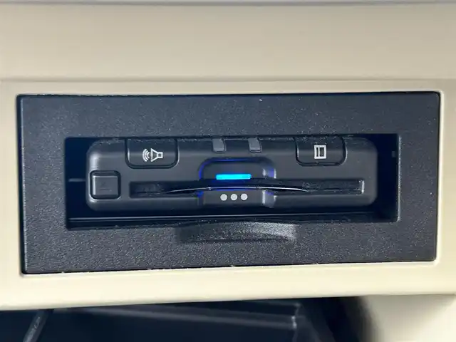 トヨタ ランドクルーザー プラド TX Lパッケージ 道央・札幌 2022(令4)年 1万km ブラック ・４WD/・寒冷地仕様/・サンルーフ/・モデリスタエアロ/・ケンウッド７V型SDナビ/　CD/DVD/SD/USB/BT/フルセグTV/　ステアリングスイッチ非連動/・バックカメラ/・ビルトインETC/・ドライブレコーダー（ADR300S）/・トヨタセーフティセンス/　PCS/PKSB/LDA/RSA/　クリアランスソナー/先行車発進告知/・アダプティブクルーズコントロール/・横滑り防止装置/・ABS/・オートマチックハイビーム/・オートライト/・LEDヘッドライト/・フォグランプ/・ドアミラーウィンカー/・オートリトラクタブルドアミラー/・レザーシート/・D+N席パワーシート/・D+N席シートヒーター＆ベンチレーション/・電動格納サードシート/・純正フロアマット/・純正１９インチAW/・プッシュスタート/・スマートキー/・保証書