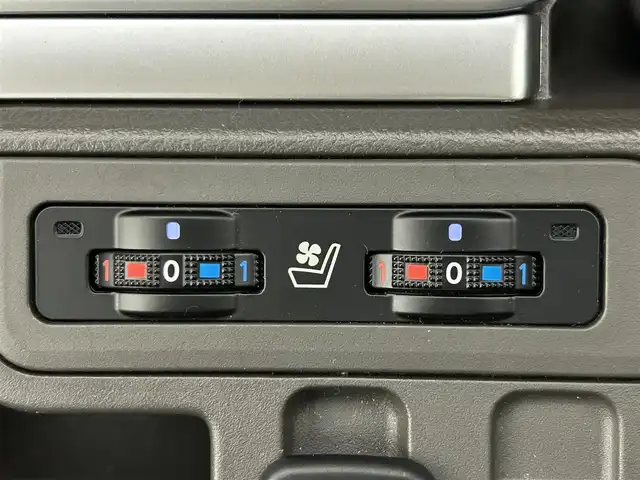 トヨタ ランドクルーザー プラド TX Lパッケージ 道央・札幌 2022(令4)年 1万km ブラック ・４WD/・寒冷地仕様/・サンルーフ/・モデリスタエアロ/・ケンウッド７V型SDナビ/　CD/DVD/SD/USB/BT/フルセグTV/　ステアリングスイッチ非連動/・バックカメラ/・ビルトインETC/・ドライブレコーダー（ADR300S）/・トヨタセーフティセンス/　PCS/PKSB/LDA/RSA/　クリアランスソナー/先行車発進告知/・アダプティブクルーズコントロール/・横滑り防止装置/・ABS/・オートマチックハイビーム/・オートライト/・LEDヘッドライト/・フォグランプ/・ドアミラーウィンカー/・オートリトラクタブルドアミラー/・レザーシート/・D+N席パワーシート/・D+N席シートヒーター＆ベンチレーション/・電動格納サードシート/・純正フロアマット/・純正１９インチAW/・プッシュスタート/・スマートキー/・保証書