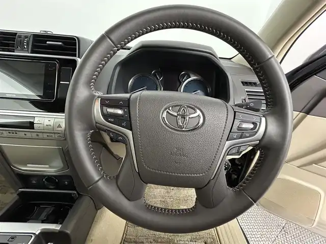 トヨタ ランドクルーザー プラド TX Lパッケージ 道央・札幌 2022(令4)年 1万km ブラック ・４WD/・寒冷地仕様/・サンルーフ/・モデリスタエアロ/・ケンウッド７V型SDナビ/　CD/DVD/SD/USB/BT/フルセグTV/　ステアリングスイッチ非連動/・バックカメラ/・ビルトインETC/・ドライブレコーダー（ADR300S）/・トヨタセーフティセンス/　PCS/PKSB/LDA/RSA/　クリアランスソナー/先行車発進告知/・アダプティブクルーズコントロール/・横滑り防止装置/・ABS/・オートマチックハイビーム/・オートライト/・LEDヘッドライト/・フォグランプ/・ドアミラーウィンカー/・オートリトラクタブルドアミラー/・レザーシート/・D+N席パワーシート/・D+N席シートヒーター＆ベンチレーション/・電動格納サードシート/・純正フロアマット/・純正１９インチAW/・プッシュスタート/・スマートキー/・保証書