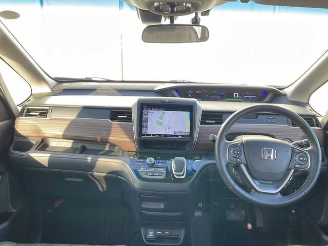 ホンダ フリード ハイブリット クロスター 福岡県 2023(令5)年 4.1万km プラチナホワイトパール 純正9インチナビ/（AppleCarPlay/TV/DVD/CD/HDMI/USB/AM/FM）/バックカメラ/純正15.6インチフリップダウンモニター（VM-231FE）/両側パワースライドドア/レーダークルーズコントロール/純正前方ドライブレコーダー/シートヒーター/純正15インチホイール/車線逸脱警報/横滑り防止装置/プリクラッシュ/LEDヘッドライト/後席テーブル/後席サンシェード/スペアキー/スマートキー/純正ドアバイザー/ステアリングスイッチ/電格ミラー/純正フロアマット